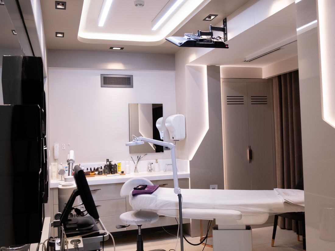 Aesthetic clinic website before and after redesign by ClinicsRise